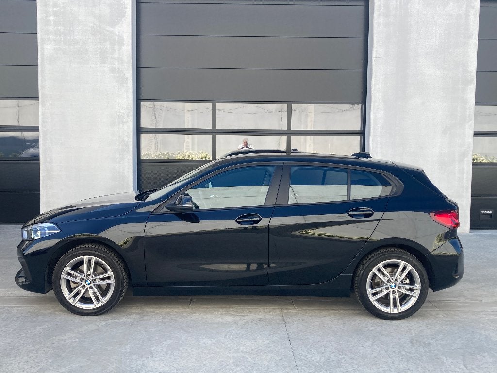 BMW 116i /LED/Sport/.../2 Jaar Garantie, Voorwielaandrijving, 1 Reeks, Leder en Stof, 5 deurs