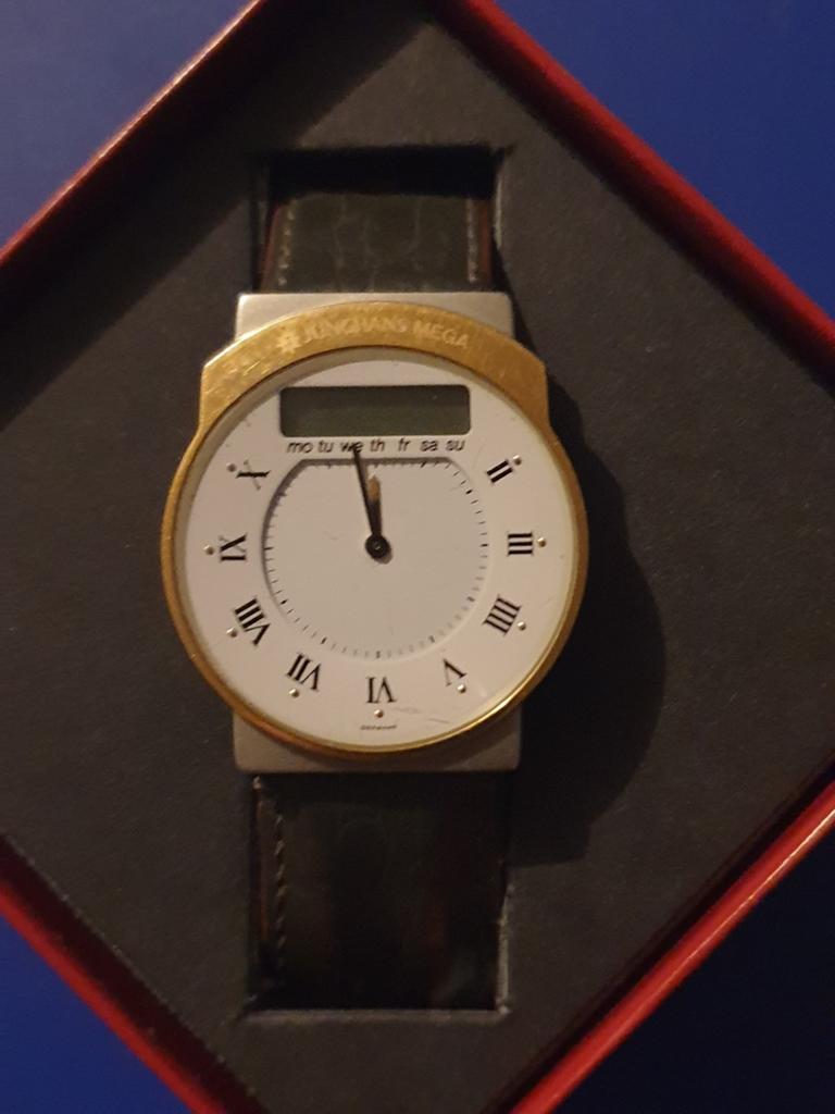 Montre Junghans Mega 1 fabriquée en Allemagne pour homme, Autres marques, Enlèvement ou Envoi, Cuir, Acier