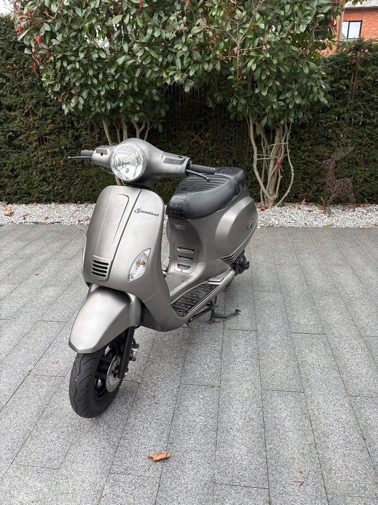 Scooter B klasse te koop of te ruil voor A klasse, Fietsen en Brommers, Ophalen, Zo goed als nieuw, Klasse B (45 km/u), Santini Capri