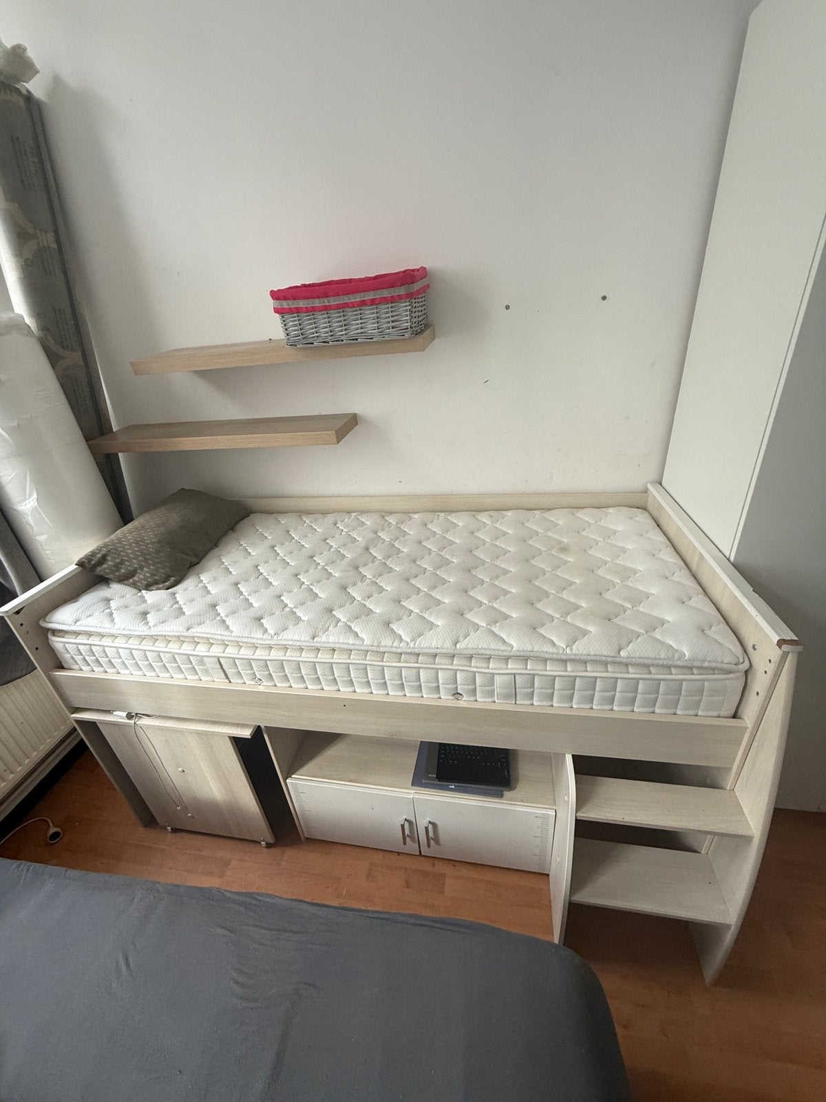 Lit Ikea, Enlèvement