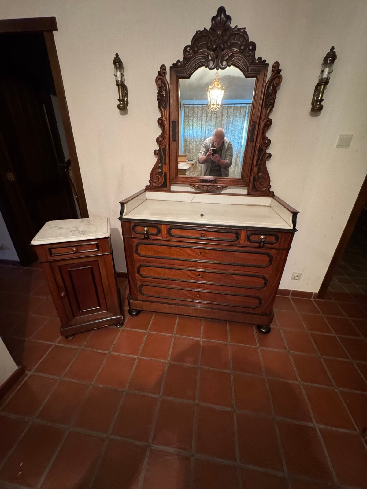 Spiegelcommode, Enlèvement