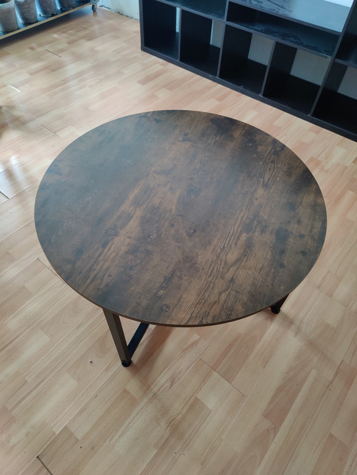 Houten salon tafel, Enlèvement