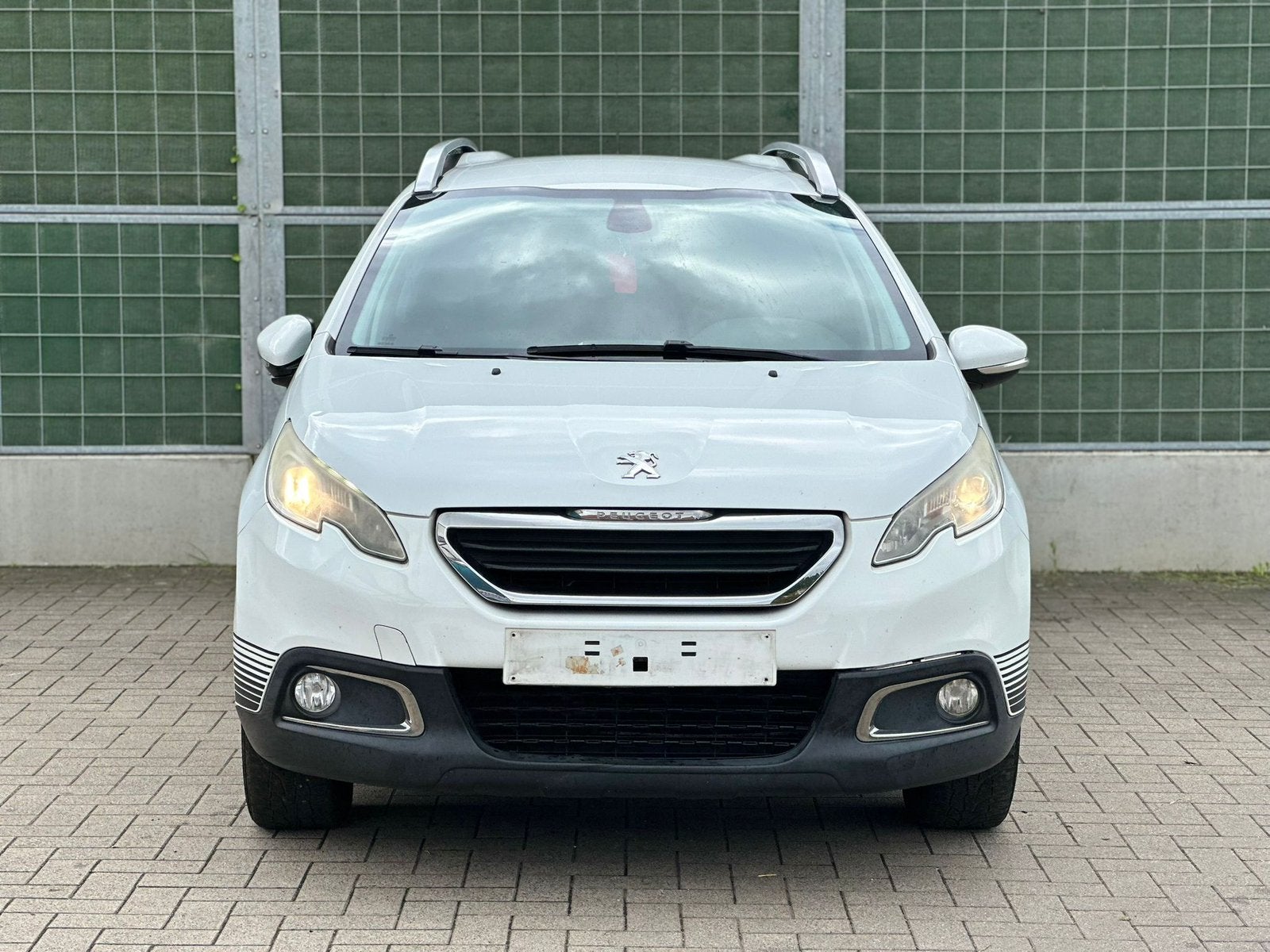 Peugeot 2008 1.2 Benzine, 4 deurs, Zwart, Wit, Bedrijf