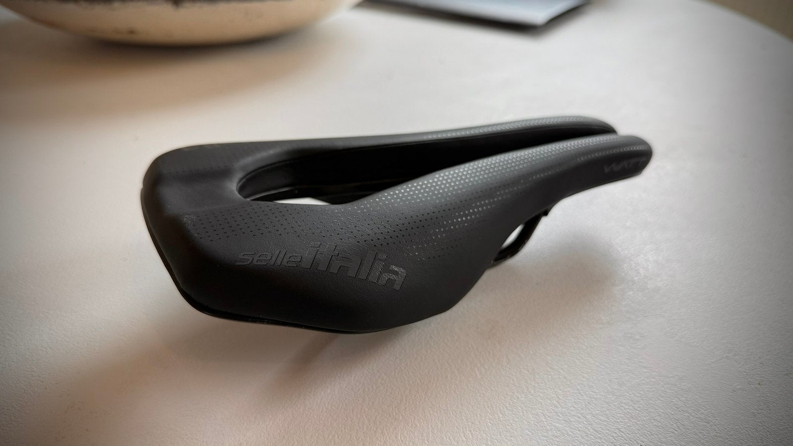 Selle Italia zadel - Nooit gebruikt (NIEUW), Vélos & Vélomoteurs, Vélos Pièces, Enlèvement, Selle