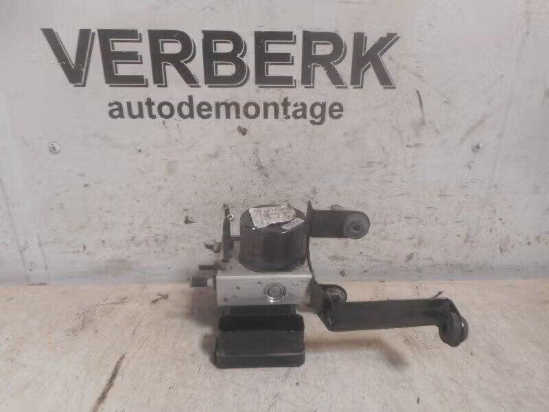 ABS POMP Ford Focus C-Max (01-2003/03-2007) (3m51-2m110-ja), Enlèvement ou Envoi, Henry-Ford-Straße 1 50735 Köln, DE, Ford-Werke GmbH