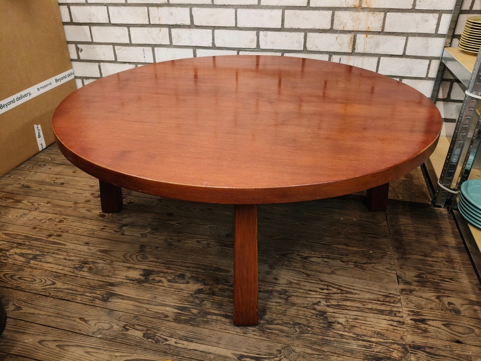 Ronde houten salontafel - Gebruikt, Huis en Inrichting, Ophalen of Verzenden