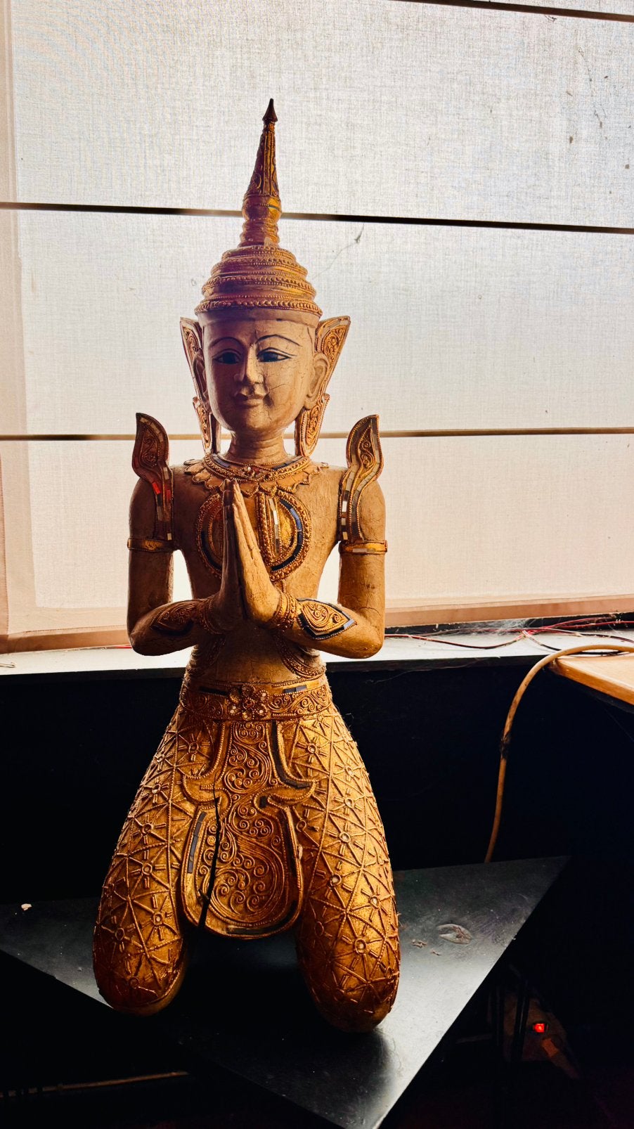 Paire exclusive de statues de temple  92 cm en bois doré, Enlèvement ou Envoi, Doré, Comme neuf, Bois