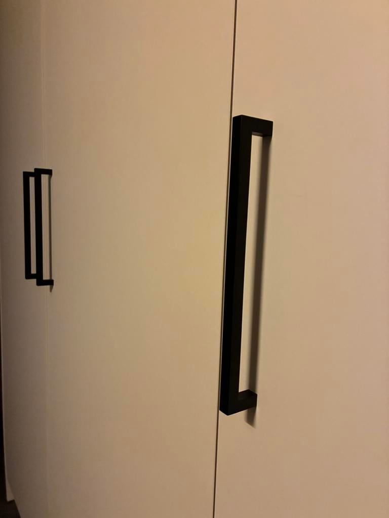 Deurgrepen zwart staal | 23,5 x 3 cm | 17 stuks, Huis en Inrichting, Kasten | Overige, Ophalen, Zo goed als nieuw