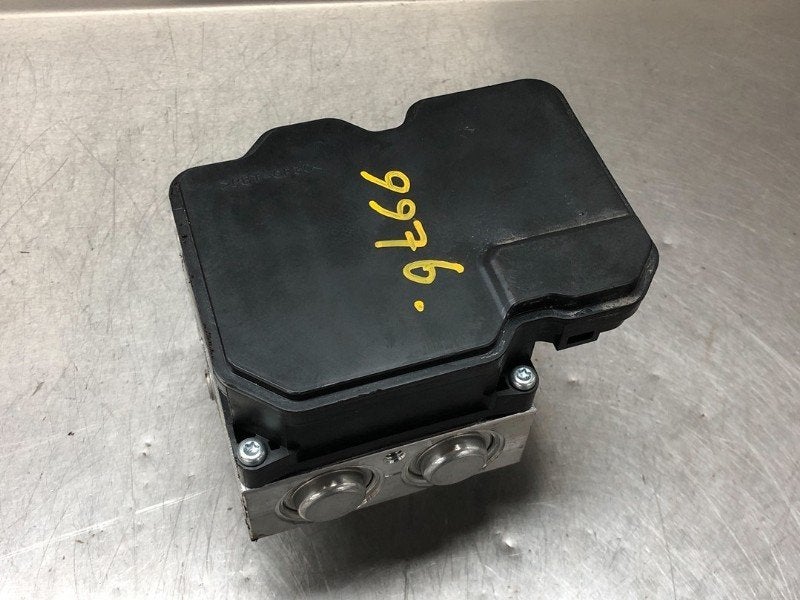 ABS POMP ABS Suzuki Ignis (MF) (01-2016/-) (|5611073SD|), Gebruikt, Suzuki