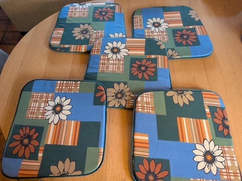 Set van 5 retro stoelkussens. Patchworkpatroon met bloemen, Antiek en Kunst, Ophalen