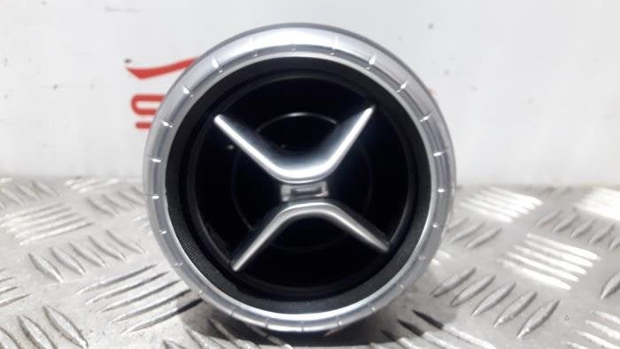 Grille aération tableau de bord d'un Mercedes CLA, 3 mois de garantie, Utilisé, -, -