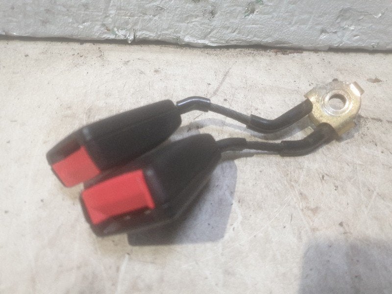 BOUCLE DE CEINTURE CENTRE ARRIÈRE DOUBLE Golf IV (1J1), Autos : Pièces & Accessoires, Habitacle & Garnissage, Volkswagen, Utilisé