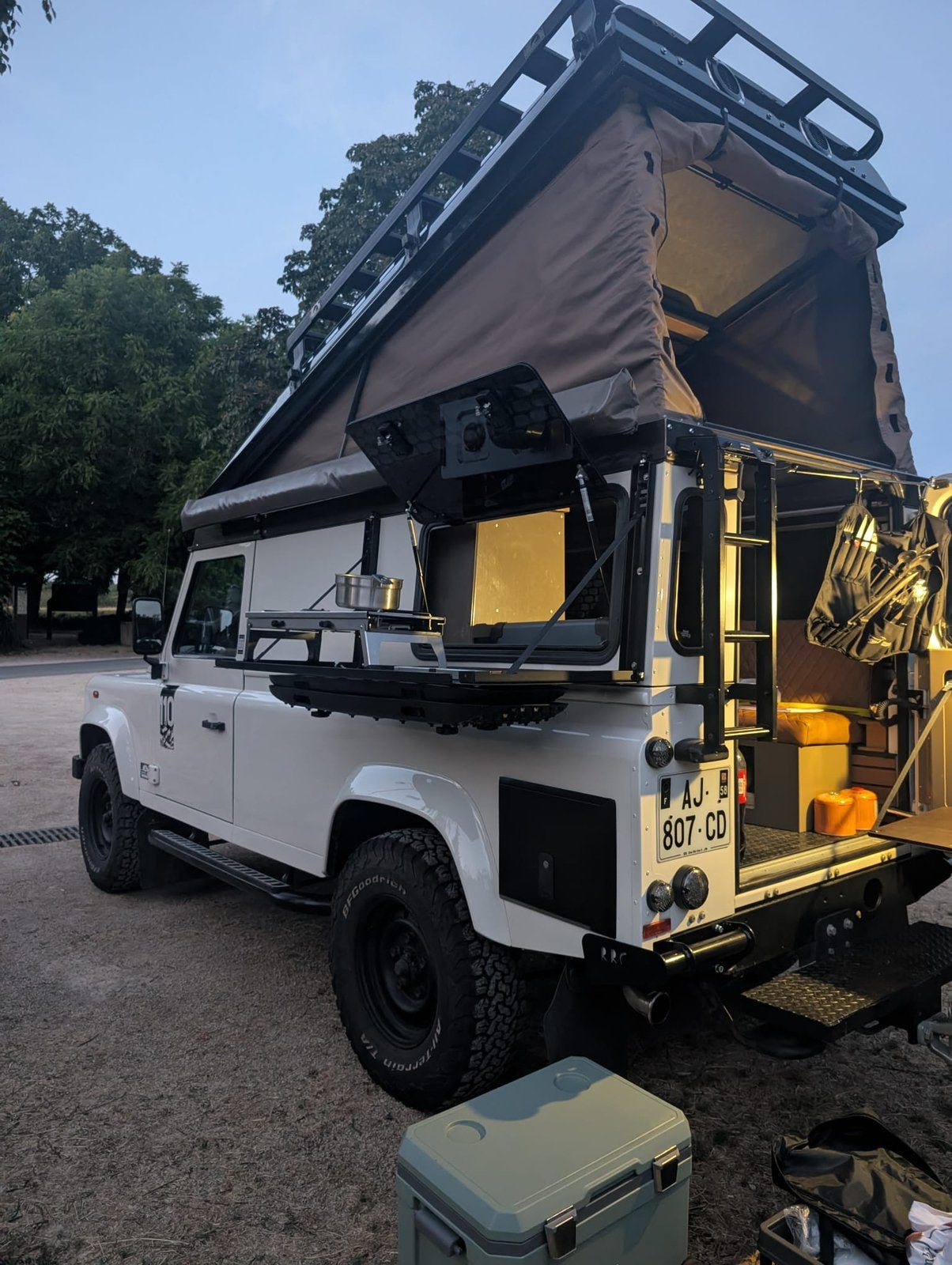 Landrover Defender 4x4 offroad Camper Ex-Tec Pop-up roof, Boîte manuelle, Diesel, Particulier, Vitres électriques