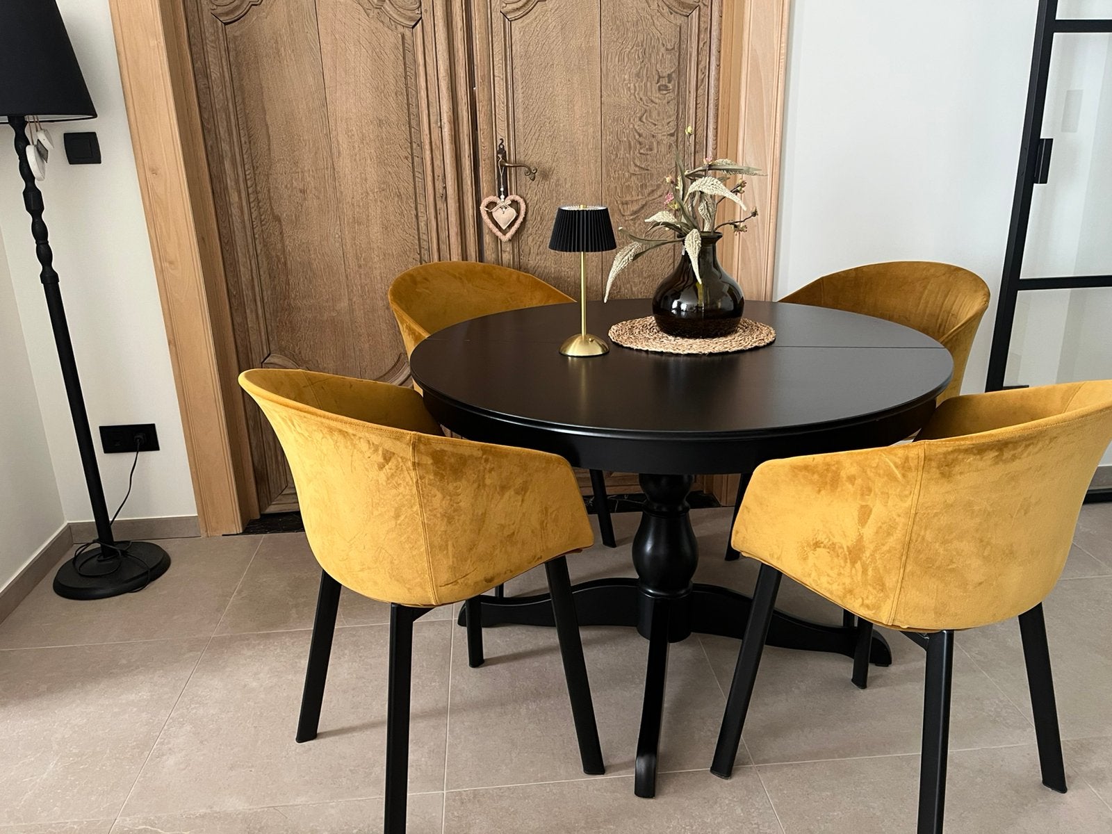 Ikea tafel zwart rond 110 (uitschuifbaar), Ophalen, Gebruikt, 100 tot 150 cm, Rond