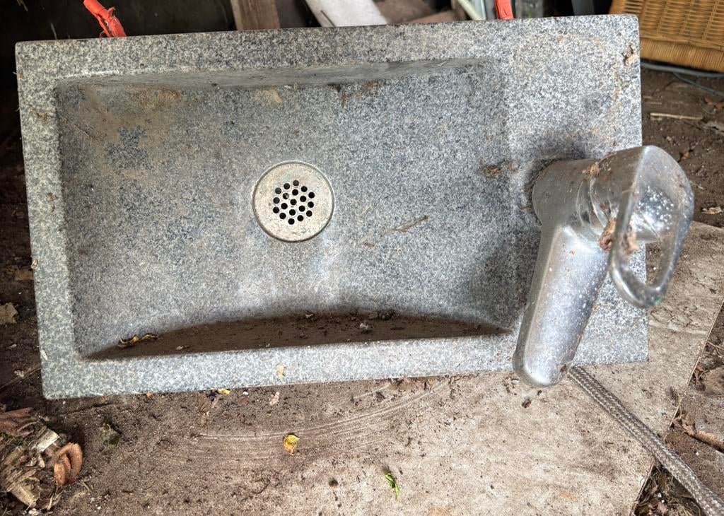 Lavabo met natuursteen incl. kraan klein te koop, Doe-het-zelf en Bouw, Ophalen, Zo goed als nieuw, Kraan
