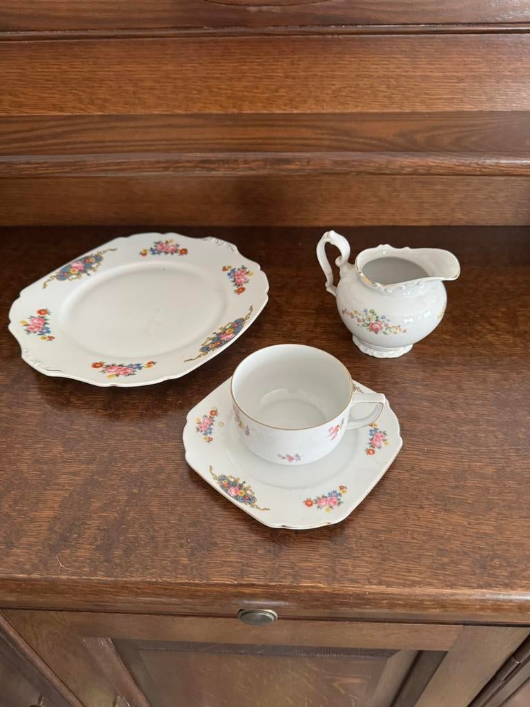 Porseleinen servies Victoria China en Kahla 25-delig, Antiquités & Art, Antiquités | Porcelaine, Enlèvement