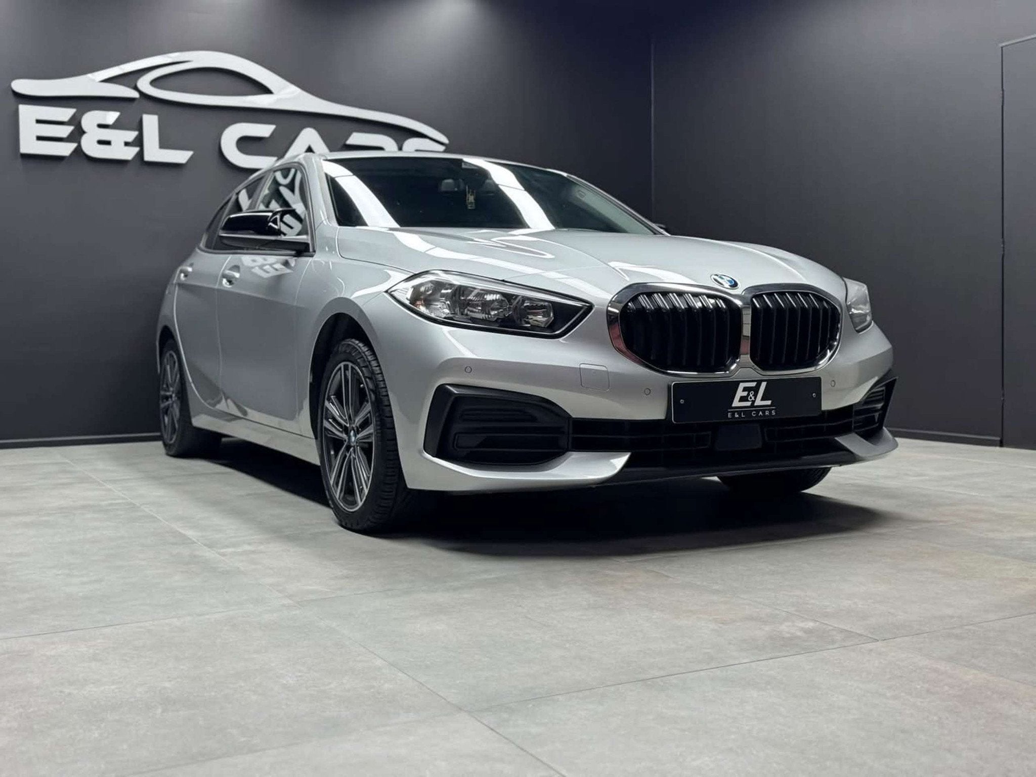 BMW 1 Serie 118 118 d *12 mois de garantie*, Argent ou Gris, Achat, Entreprise, Boîte manuelle