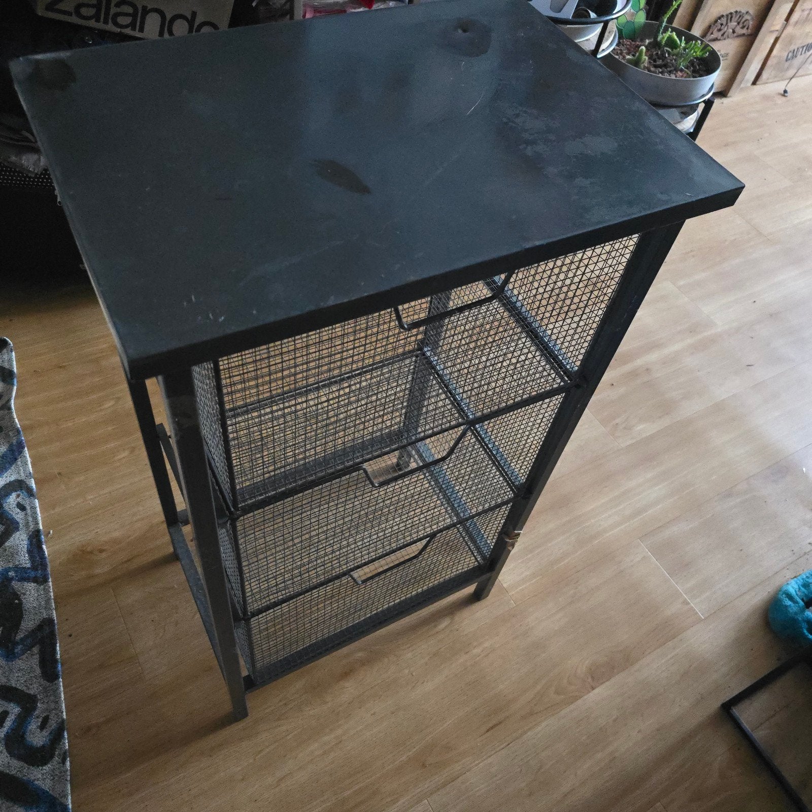 Meuble en metal avec tiroirs, Enlèvement
