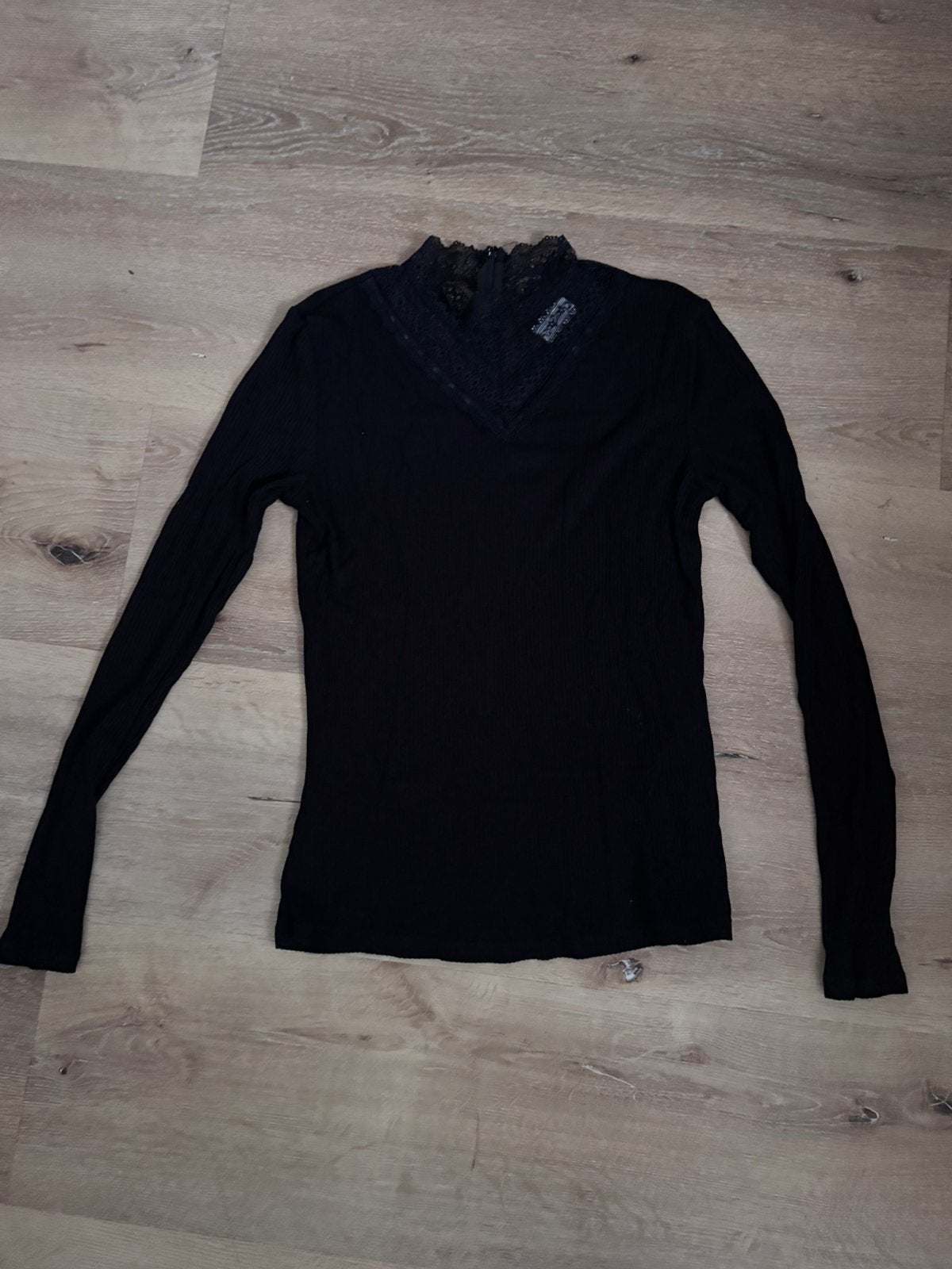 Leuk topje met detail, maat S, VILA, Kleding | Dames, Topjes, Zwart, Ophalen of Verzenden, Zo goed als nieuw, Lange mouw