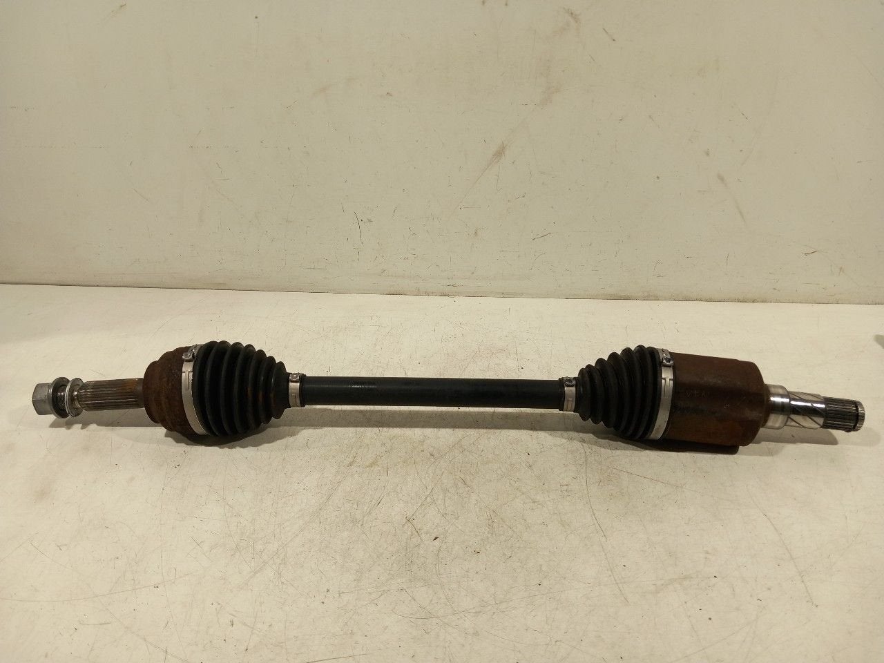 Aandrijfas links voor Tesla Model S, Onderdelen@venauto.nl, Van der Ven Autorecycling B.V., Gebruikt, Ettenseweg 76, 4706 PB Roosendaal, The Netherlands