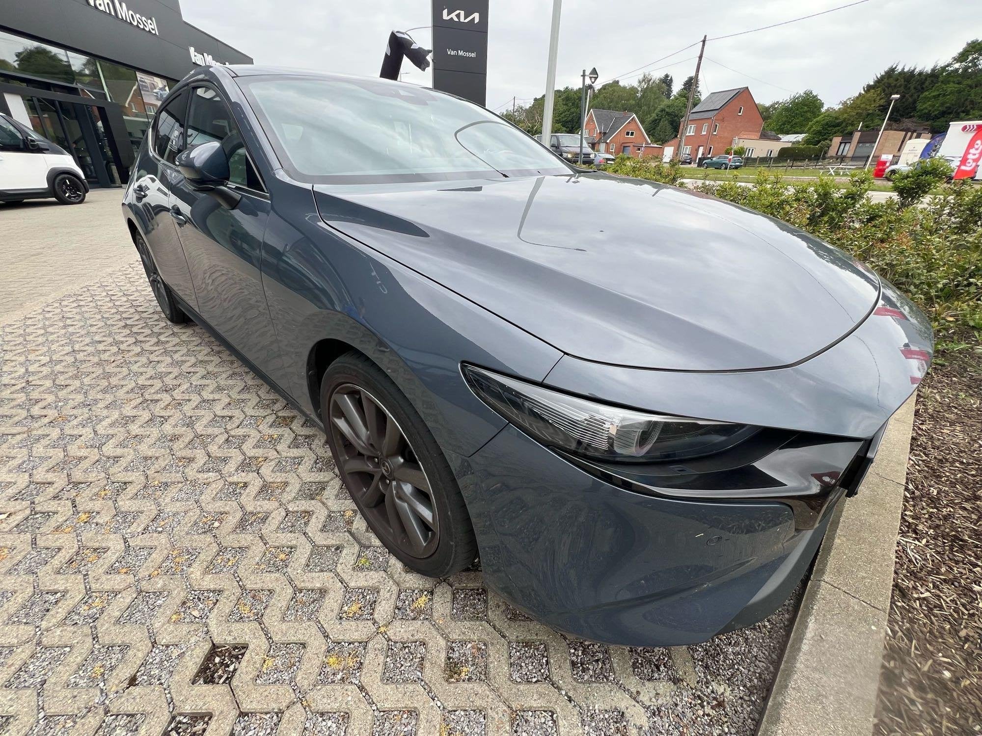 Mazda Mazda3 Hatchback 2.0 Skyactiv-G 90kW Skydrive Sport, Gebruikt, Zwart, 4 cilinders, https://public.car-pass.be/vhr/b99e25d7-3681-44d0-a6d4-aa66514fb2b0