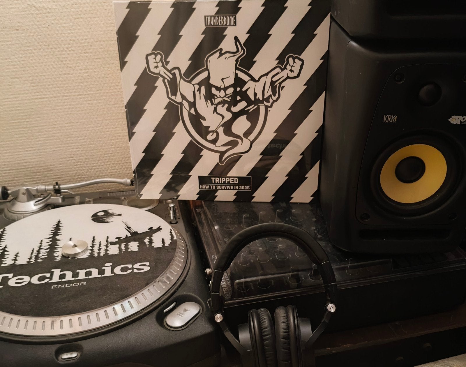 Thunderdome Vinyl - Tripped „How To Survive In 2025" - Nieuw, Cd's en Dvd's, Vinyl | Dance en House, Hardcore, Geseald, Ophalen of Verzenden