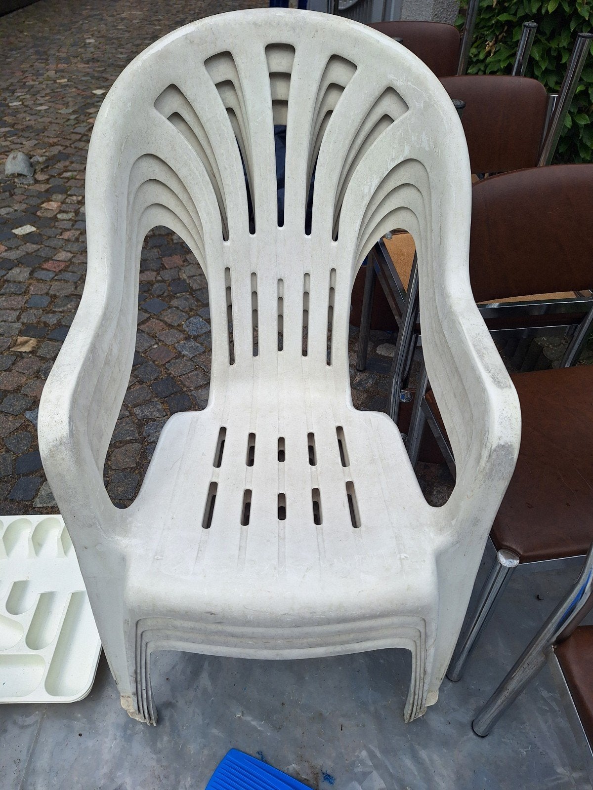 4 witte plastic stoelen, Ophalen, Plastic