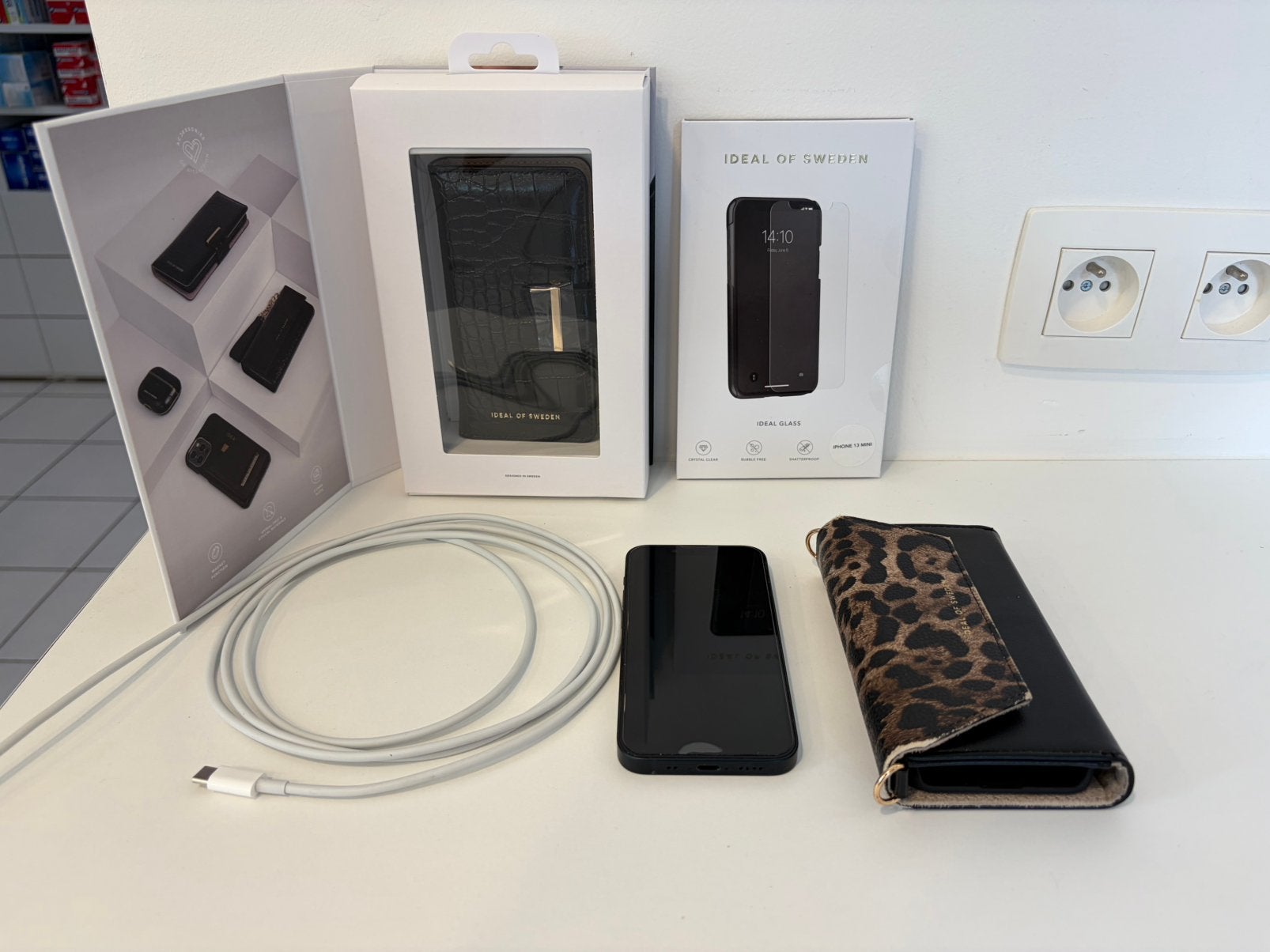 Iphone 13 mini + accessoires, Télécoms, Téléphonie mobile | Marques Autre, Enlèvement, Comme neuf