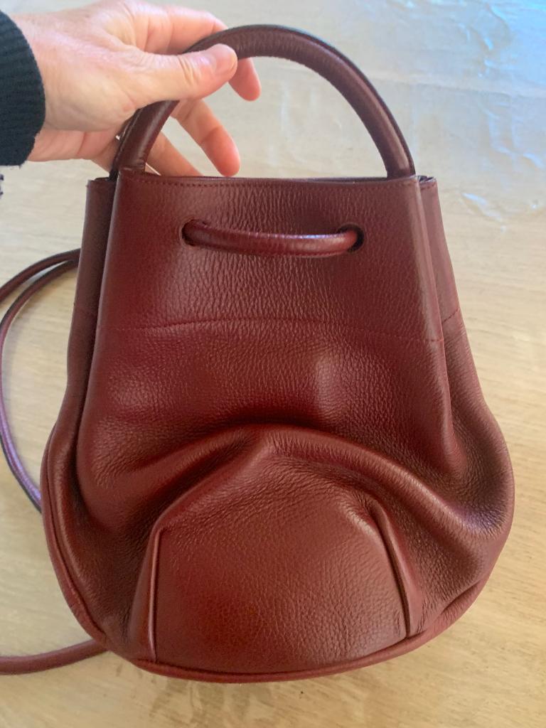 Sac à dos à main 3 en 1 en cuir bordeaux grainé comme neuf, Enlèvement ou Envoi, Comme neuf, Rouge, Autres types