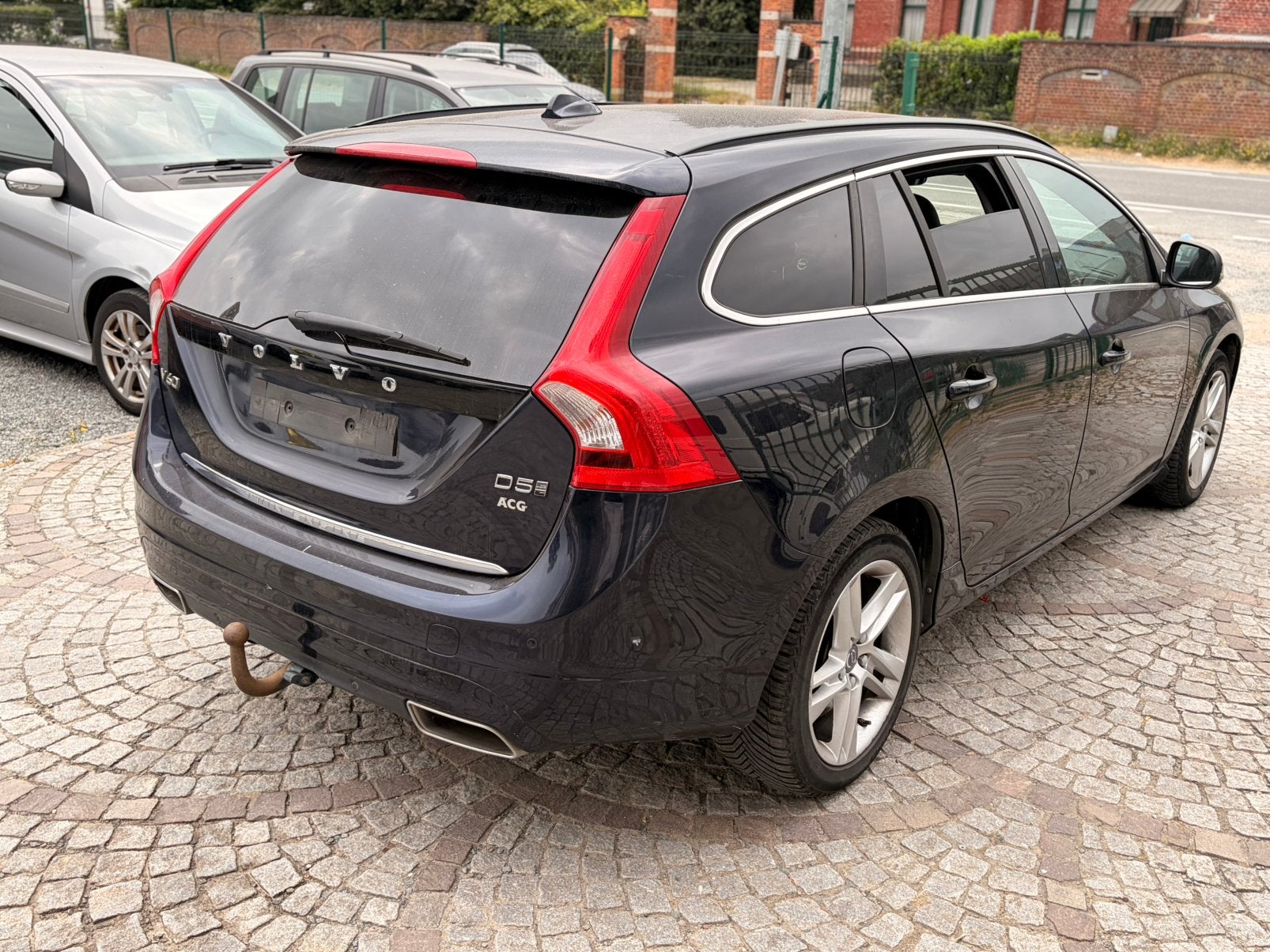 VOLVO V60 2.4 diesel hybride 5 cilinder, Entreprise, Automatique, Quatre roues motrices / 4X4, Bleu