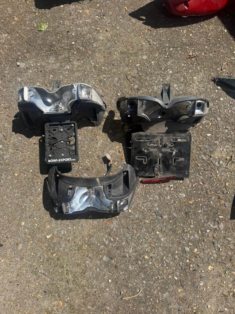 Achterlicht runner, Motoren, Ophalen