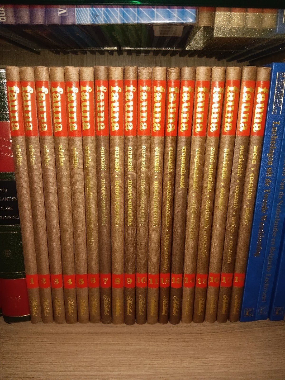 Fauna encyclopedie van 18 boeken.
In zeer goede staat., Livres, Enlèvement