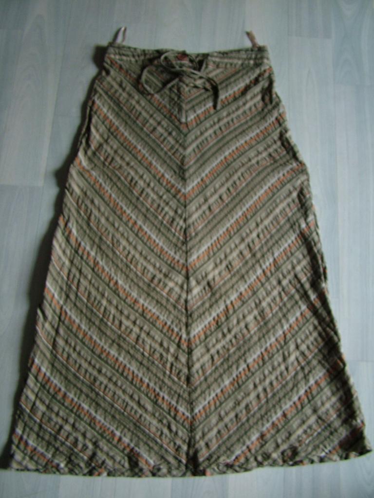 lange rok met schuine streepjes, Overige kleuren, Gedragen, Onder de knie, Ophalen