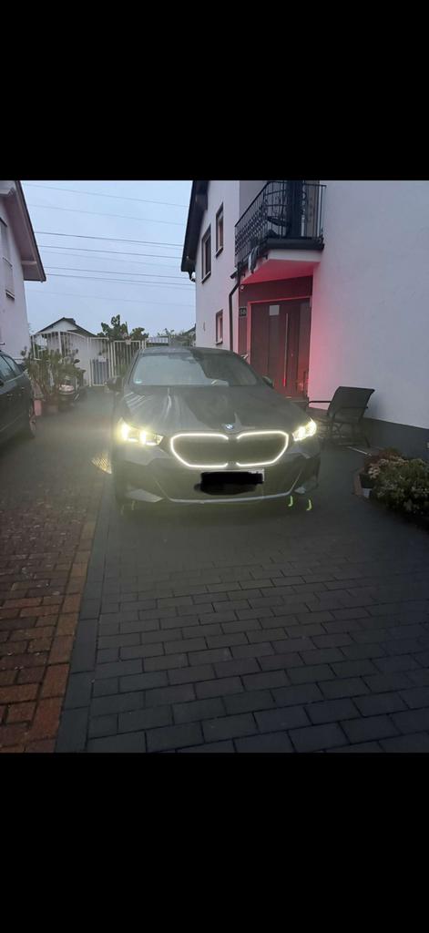 520i acc+drive assist pro + professioneel pakket, Auto's, BMW, Automaat, Zwart, Vierwielaandrijving, Particulier