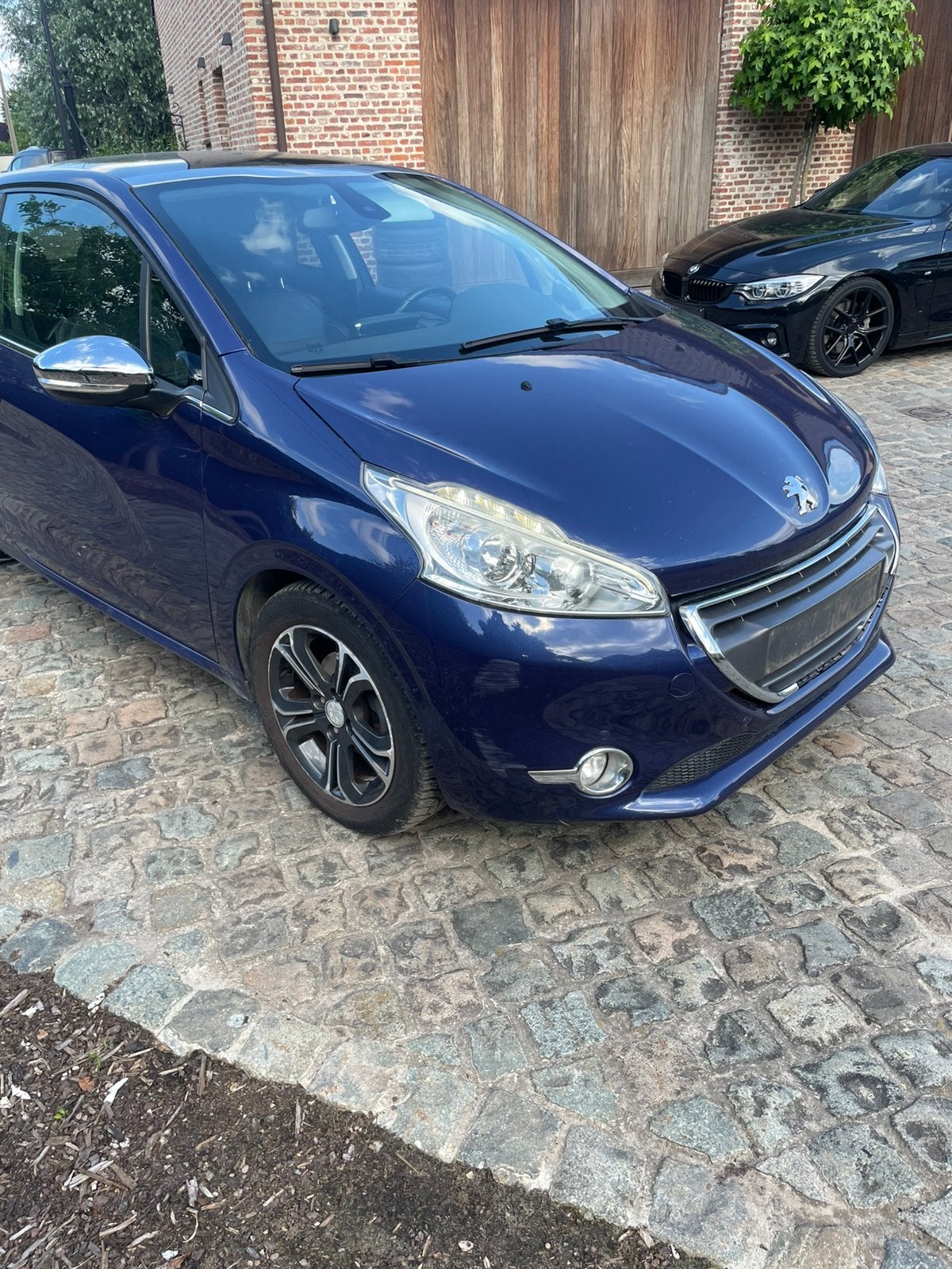 Peugeot 208, Voorwielaandrijving, Zwart, Leder en Stof, Handgeschakeld