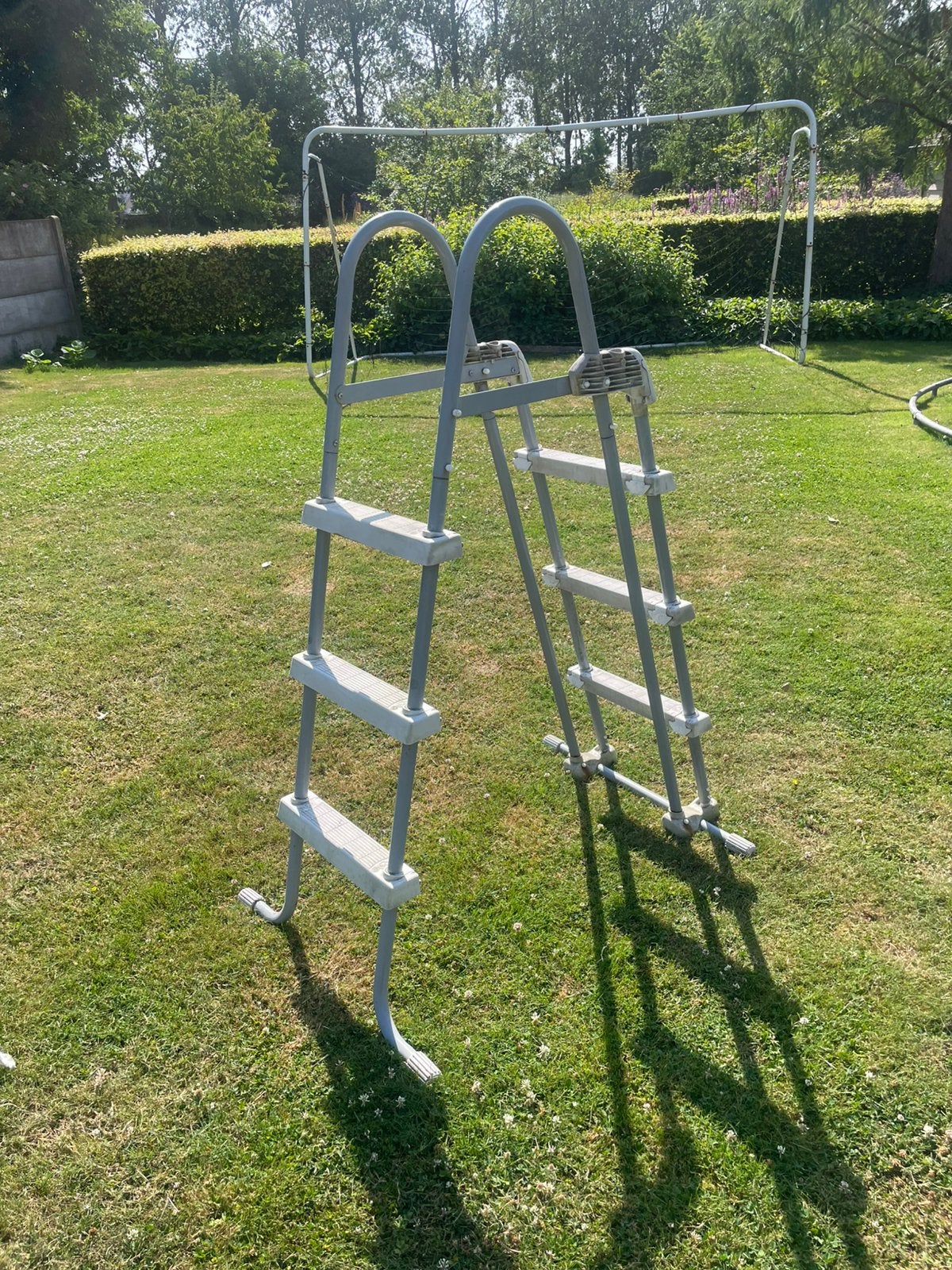 Zwembadtrapje ( gebruikt). Max. Zwembadwandhoogte 105 cm, Enlèvement, Utilisé, Échelle
