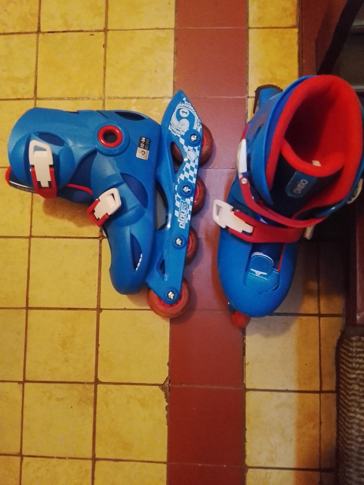 Oxelo kinderschaatsen + beschermingen (handen, knieën, elleb, Nieuw, Kinderen, Inline skates 4 wielen, Overige merken