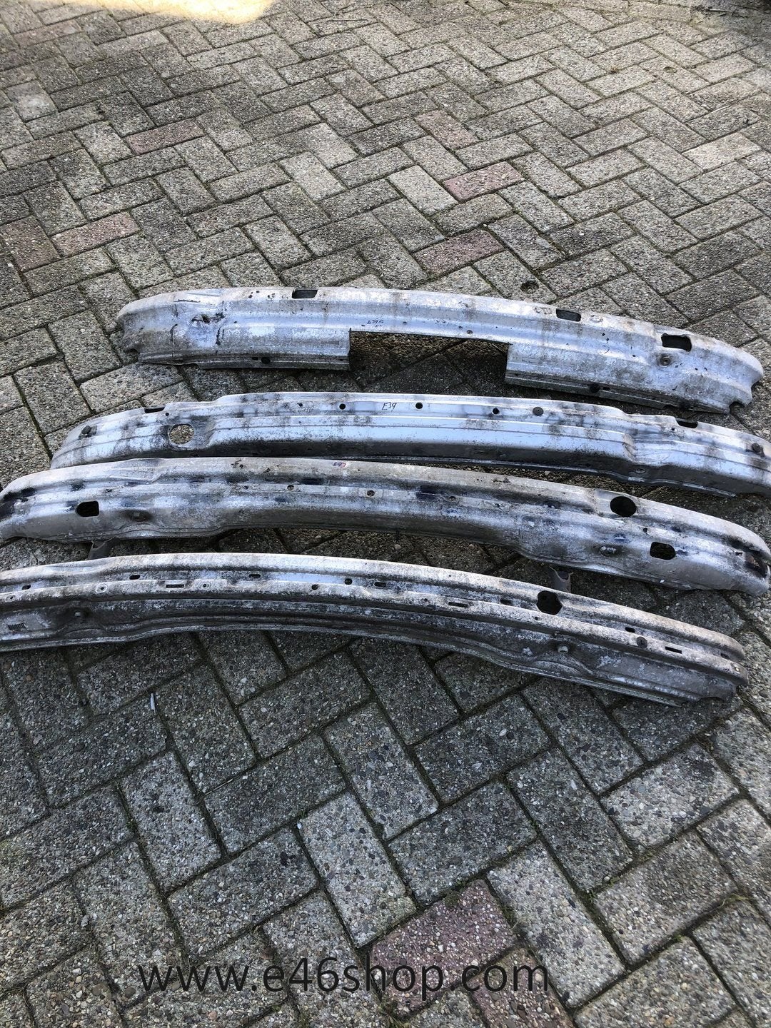 OPRUIMING. ; BUMPERBALKEN BMW 3 E46  EN 5  E39 SERIE, Auto-onderdelen, Gebruikt, -, -, Ophalen of Verzenden