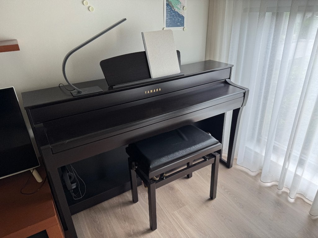 Piano Yamaha Clavinova CLP-735, Muziek en Instrumenten, Piano's, Zo goed als nieuw, Piano, Overige kleuren, Digitaal, Ophalen