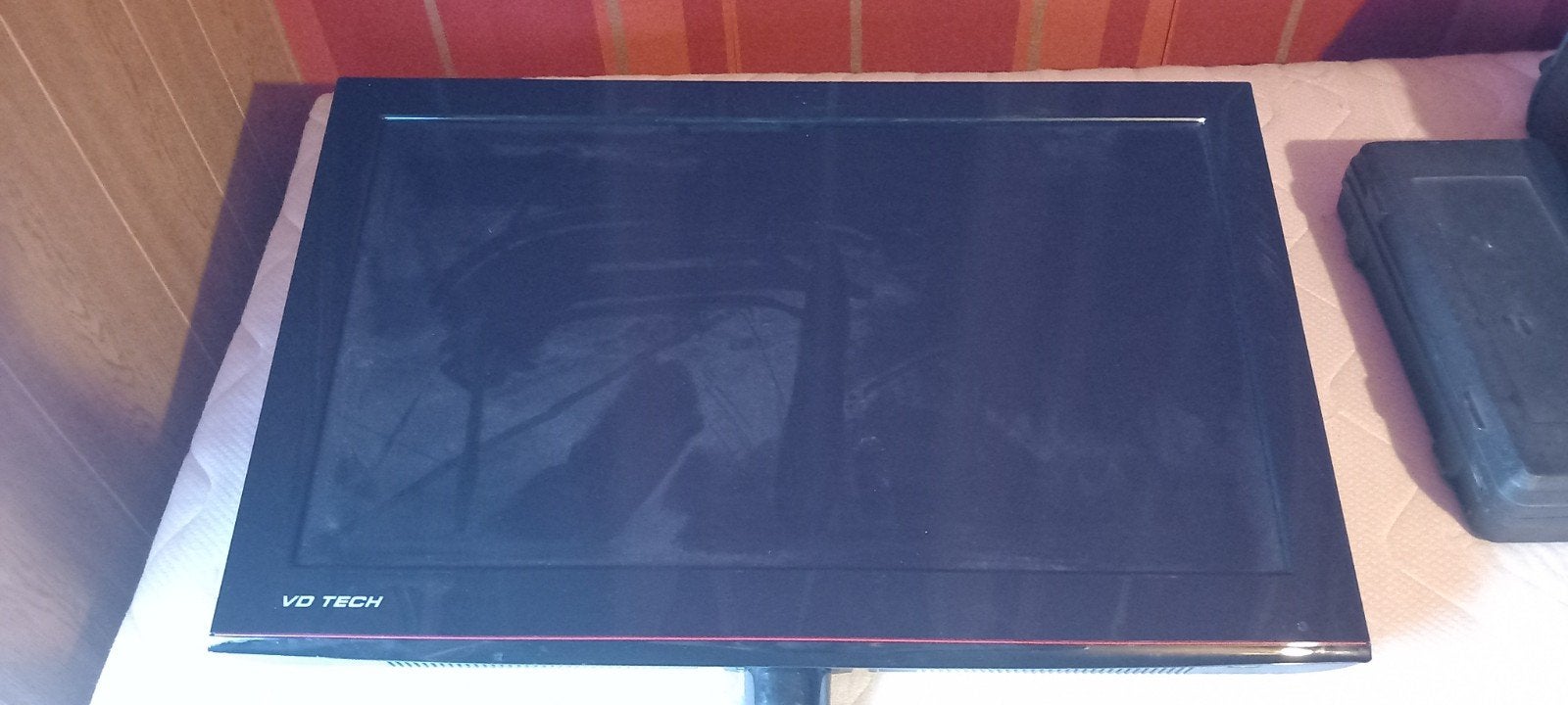 Tv met beugel, Ophalen