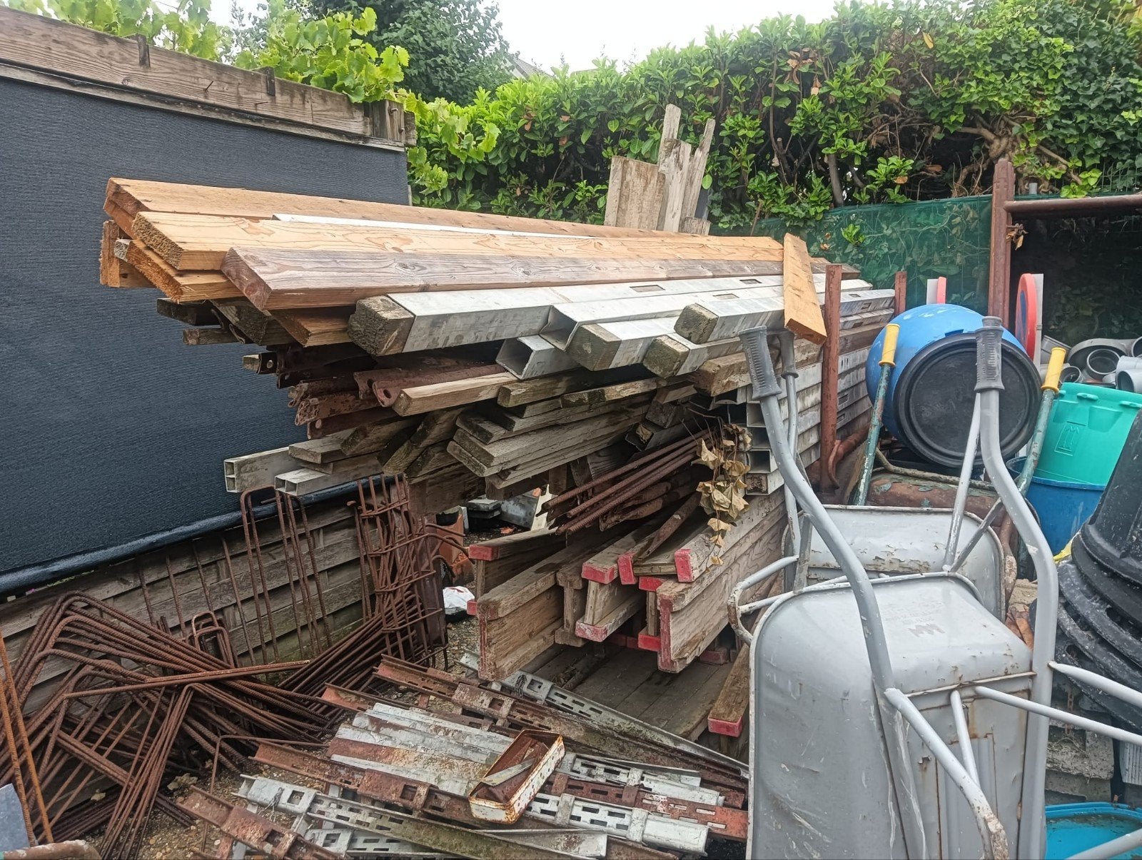 planken,balken,profielen,doka´s  en 2 rekken., Ophalen