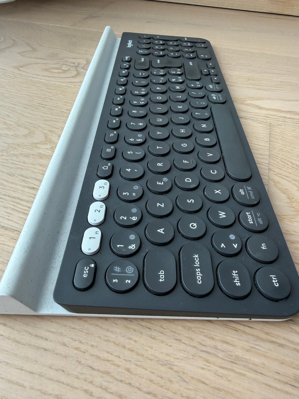 Logitech K780, Computers en Software, Ophalen of Verzenden, Zo goed als nieuw