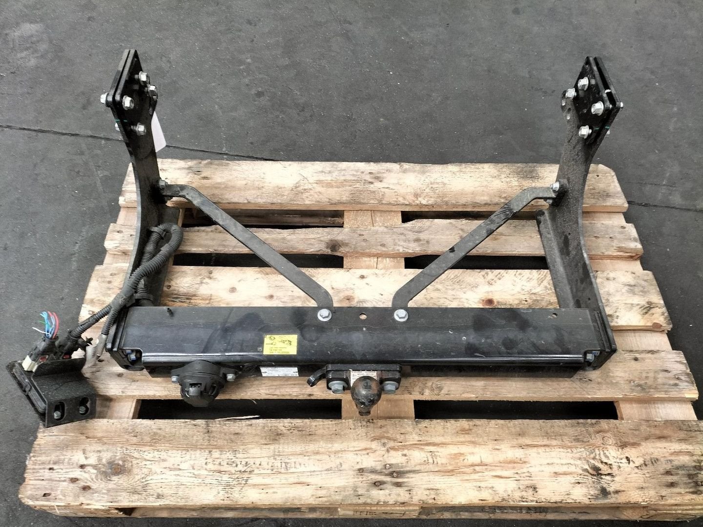 IVECO DAILY 40C18 40 TREKHAAK 2024, Stiba membre