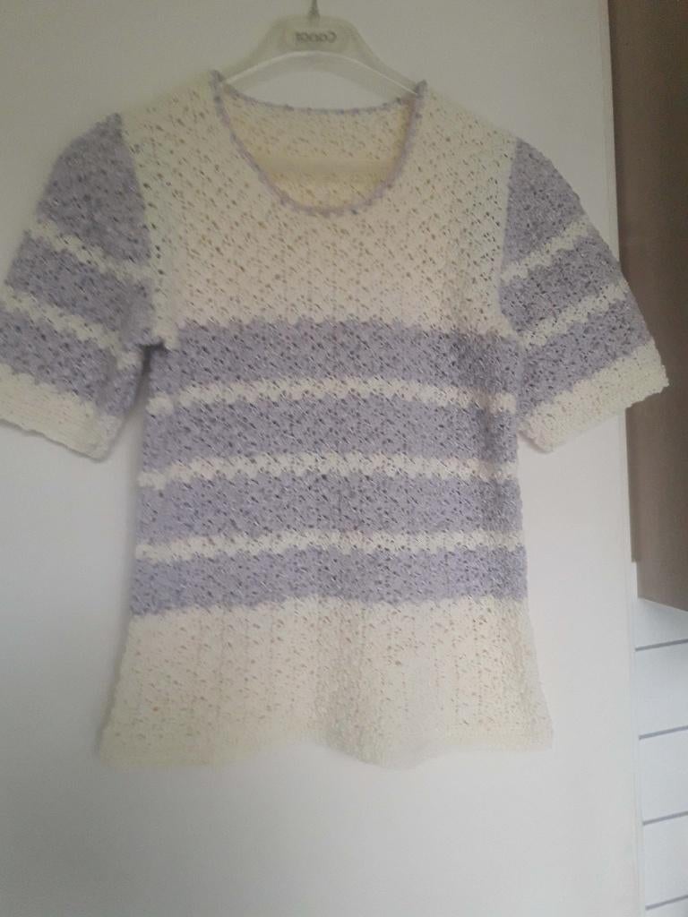 Nieuw, met de hand gehaakt pulltje met korte mouwen., Hobby & Loisirs créatifs, Tricot & Crochet, Enlèvement ou Envoi, Neuf, Crochet