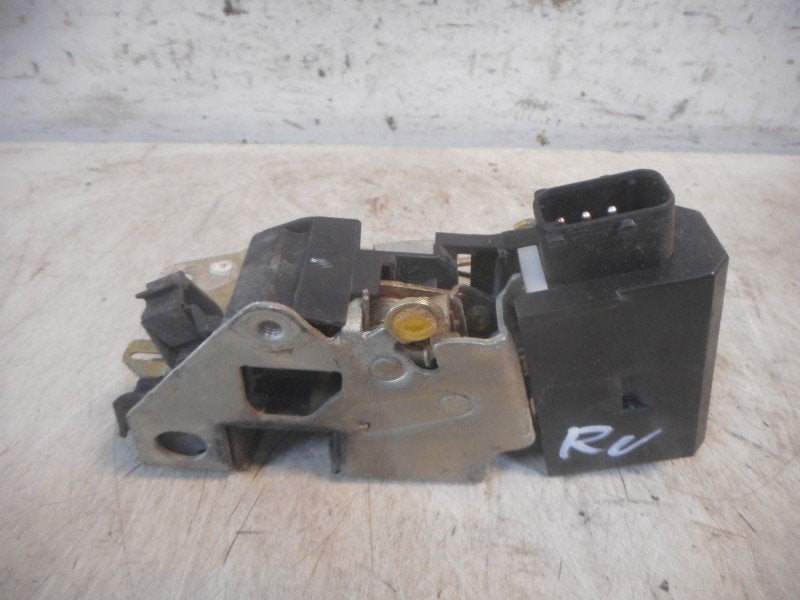 SERRURE DE PORTE AVANT DROITE BMW 3 serie (E36 / 4), Autos : Pièces & Accessoires, Utilisé, Avant, BMW, Petuelring 130
80809  München, DE
