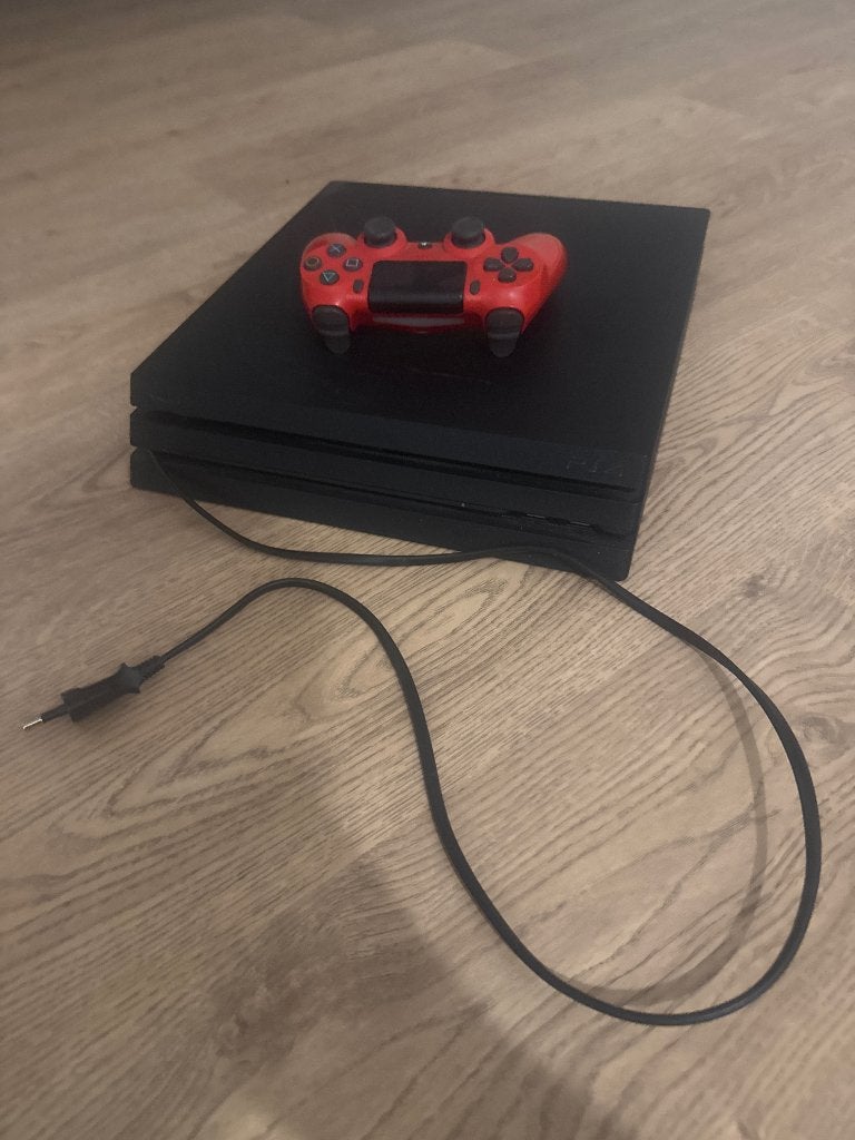 Ps4 pro + jeux + manette, Ophalen, 2 spelers, Zo goed als nieuw, Eén computer