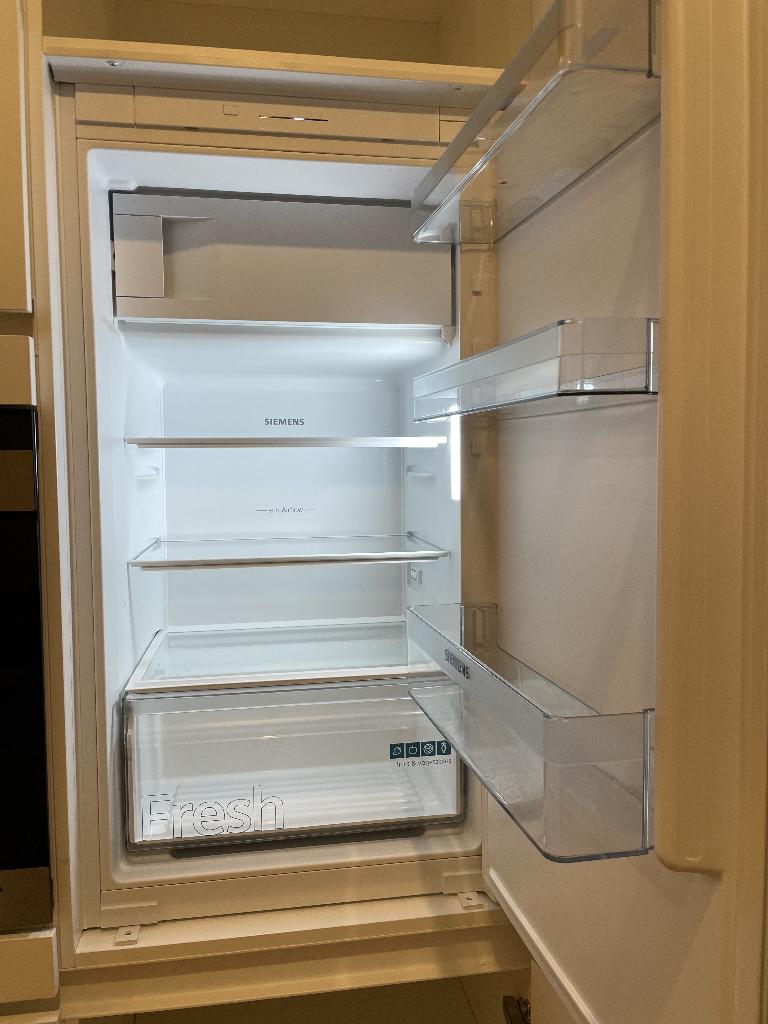 Siemens inbouwkoelkast met vriesvak, 100 tot 150 liter, Zo goed als nieuw, 45 tot 60 cm, Met vriesvak