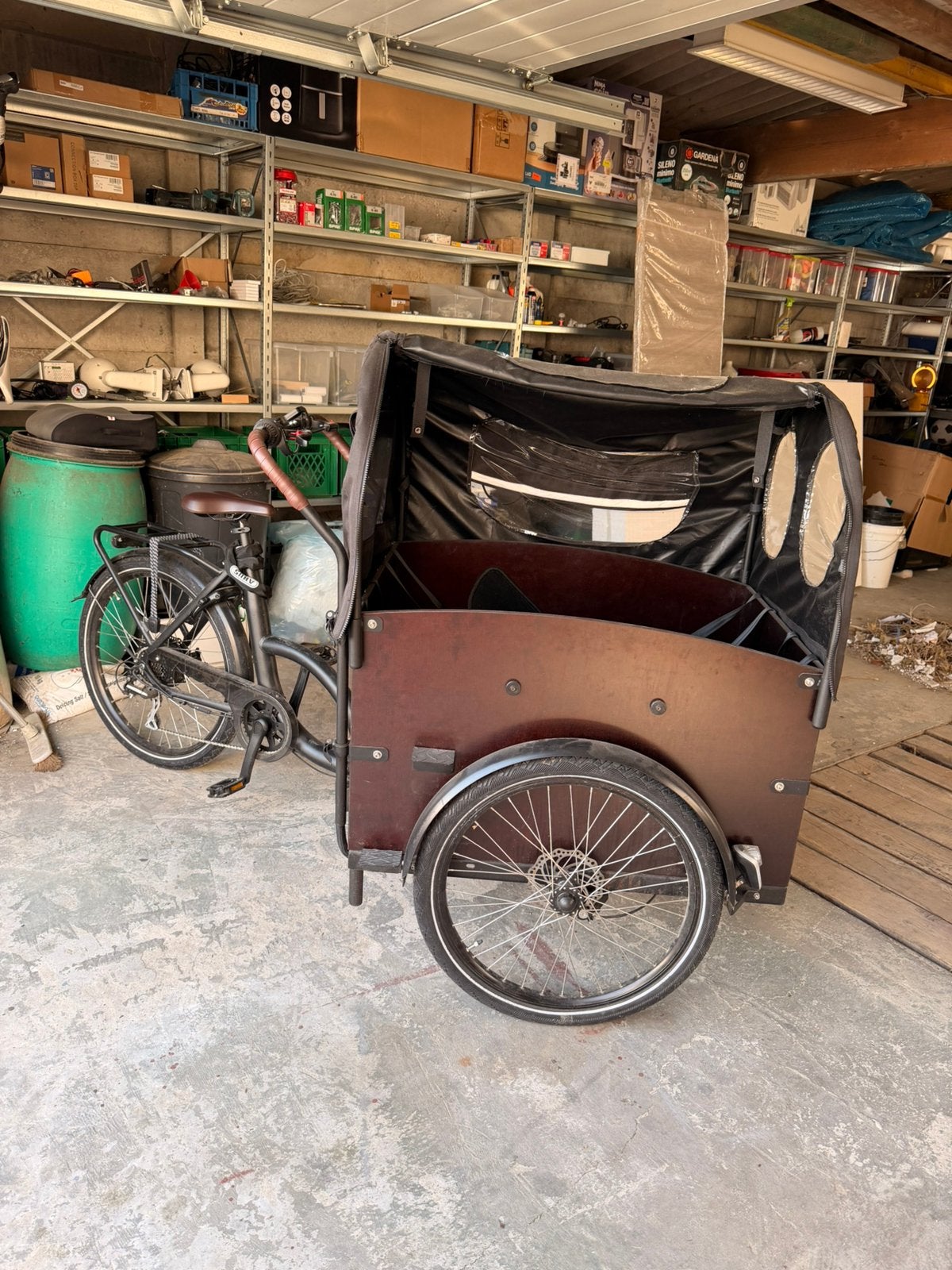 Elektrische bakfiets, Fietsen en Brommers, Ophalen, Zo goed als nieuw