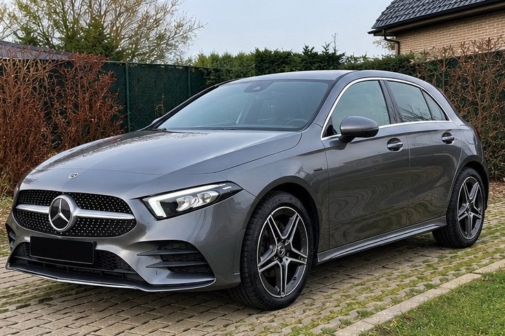 Mercedes-Benz A250e PLUG-IN HYBRIDE, Auto's, LED verlichting, 5 deurs, Zilver of Grijs, Te koop