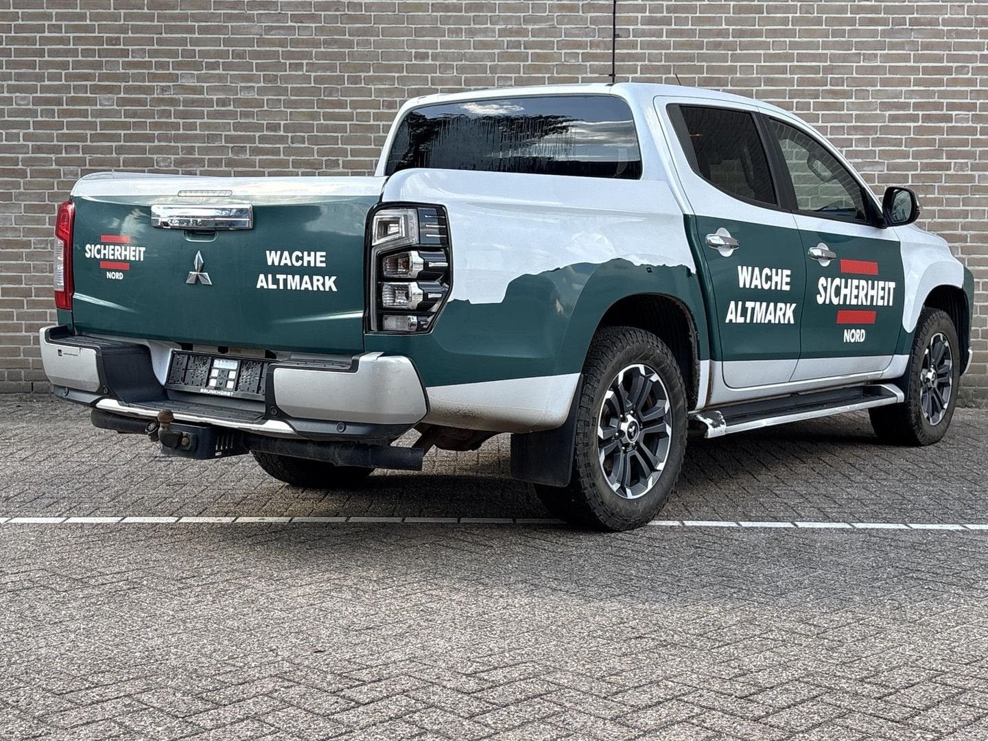 Mitsubishi L200 2.4 DI-D LP 4WD DC Easy Select Invite | € 13, Autos, Mitsubishi, Achat, Entreprise, Boîte manuelle, Diesel